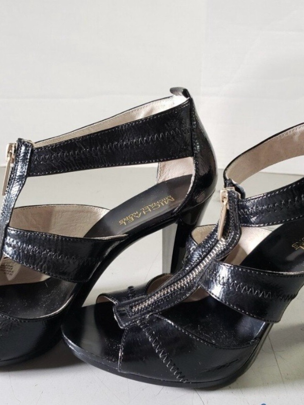 Authentic Stunning Luxury Michael Kors black patent leather heels 👠 9